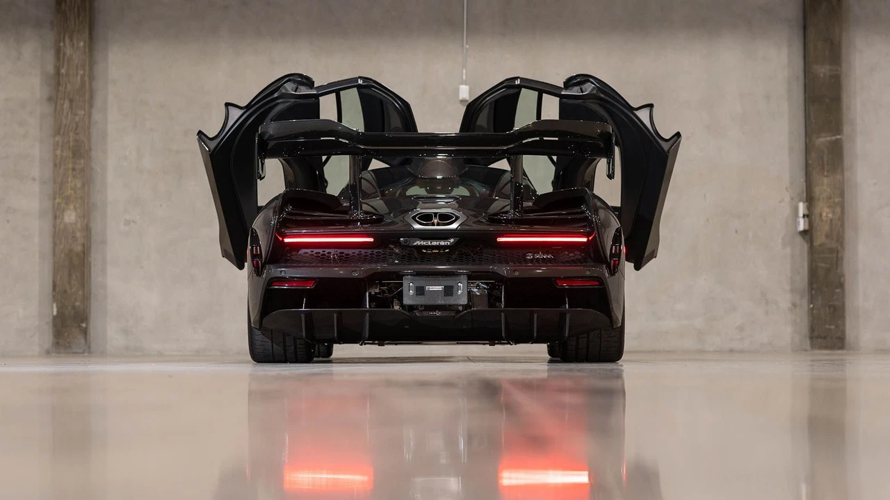 2019 McLaren Senna - Image 27 of 31