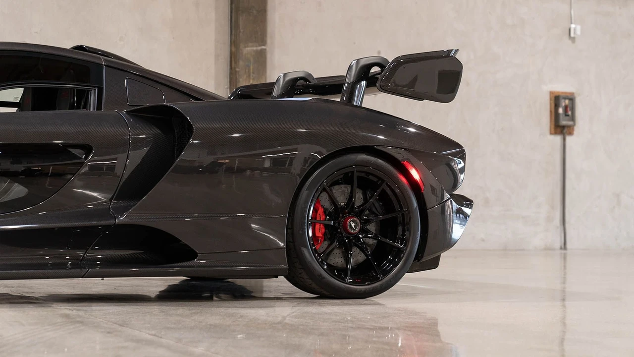 2019 McLaren Senna - Image 31 of 31