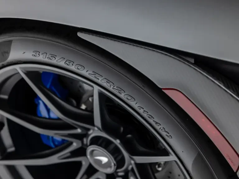 2019 McLaren Senna - Image 27 of 31