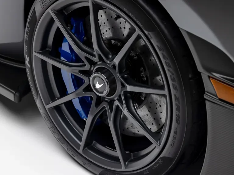 2019 McLaren Senna - Image 23 of 31