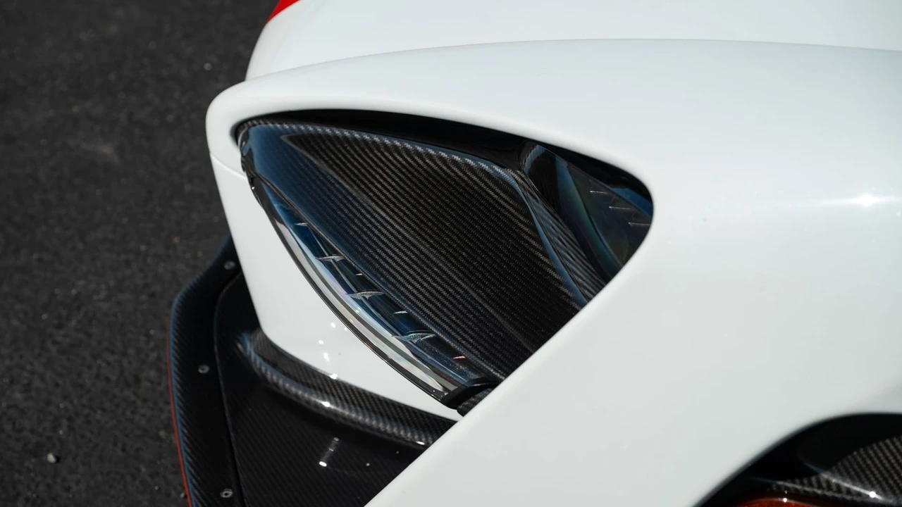 2019 McLaren Senna - Image 22 of 31