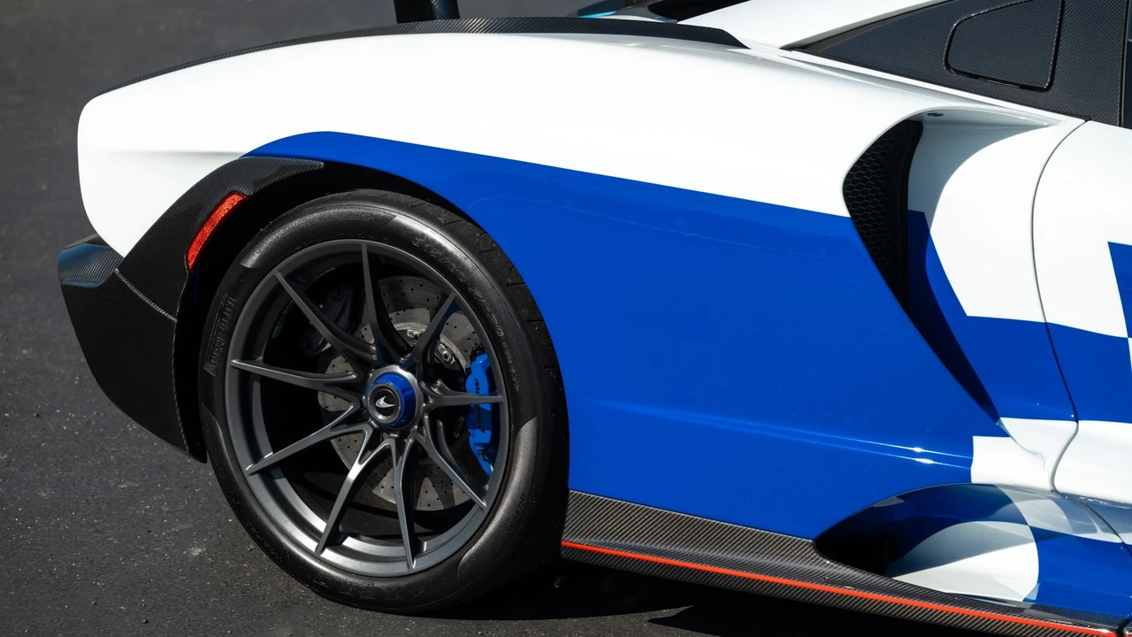 2019 McLaren Senna - Image 29 of 31