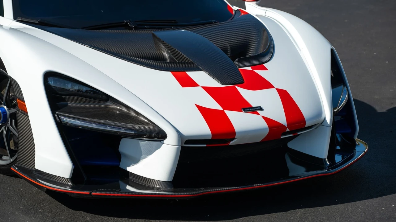2019 McLaren Senna - Image 23 of 31