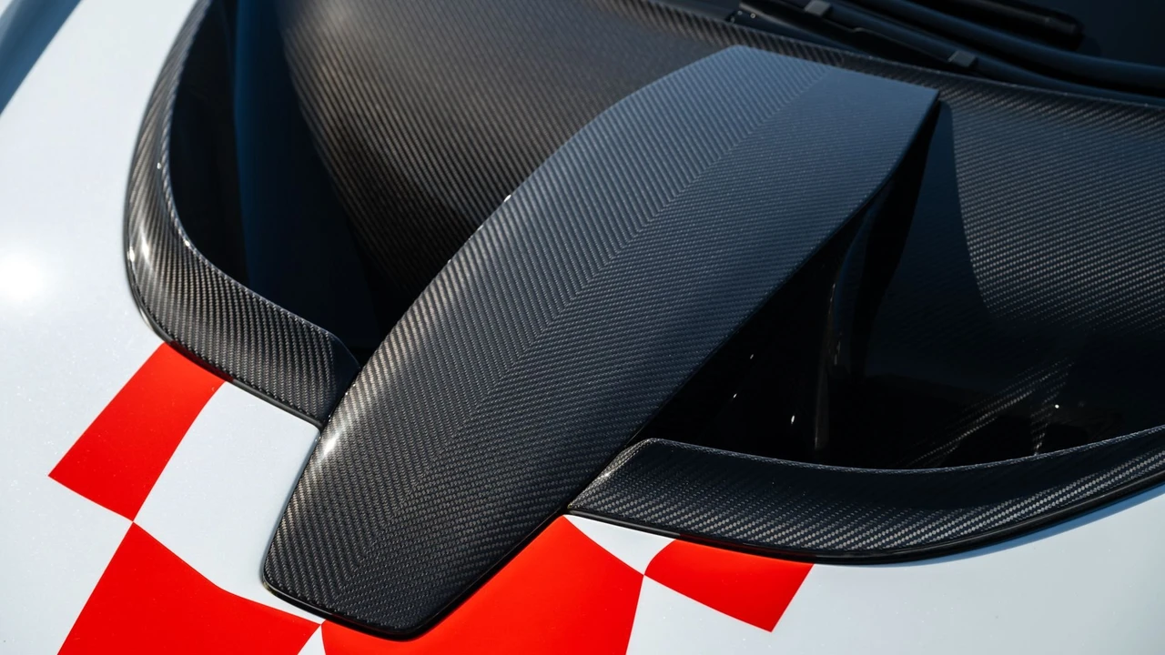 2019 McLaren Senna - Image 26 of 31