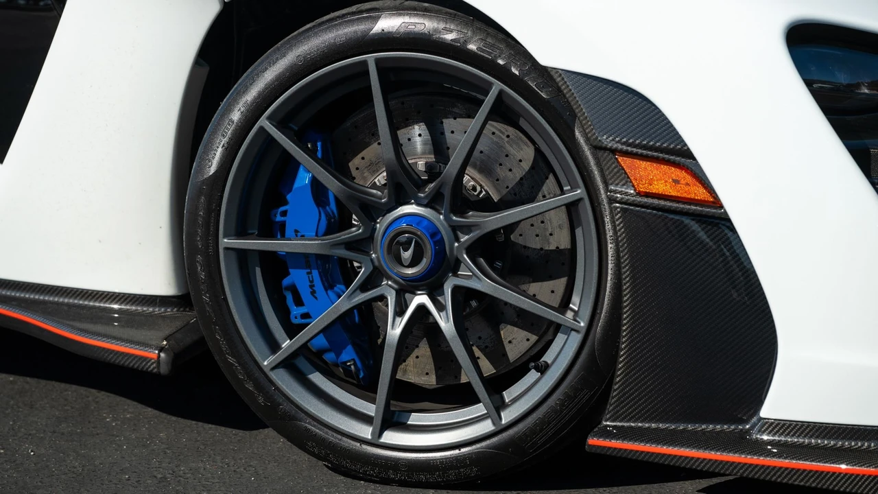 2019 McLaren Senna - Image 25 of 31