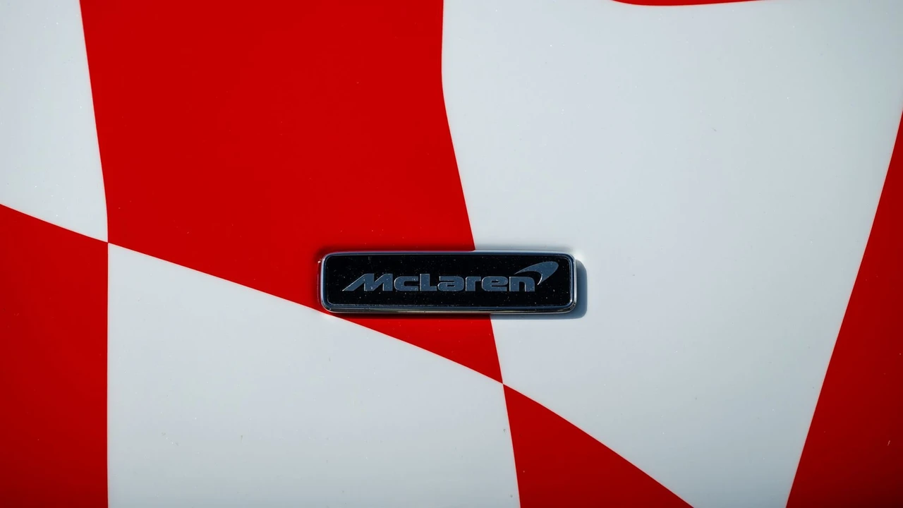 2019 McLaren Senna - Image 20 of 31