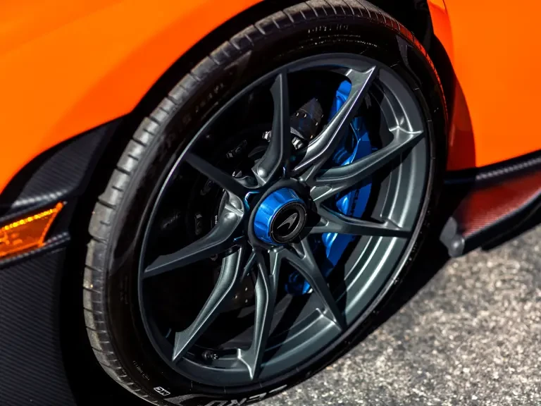 2019 McLaren Senna - Image 19 of 31