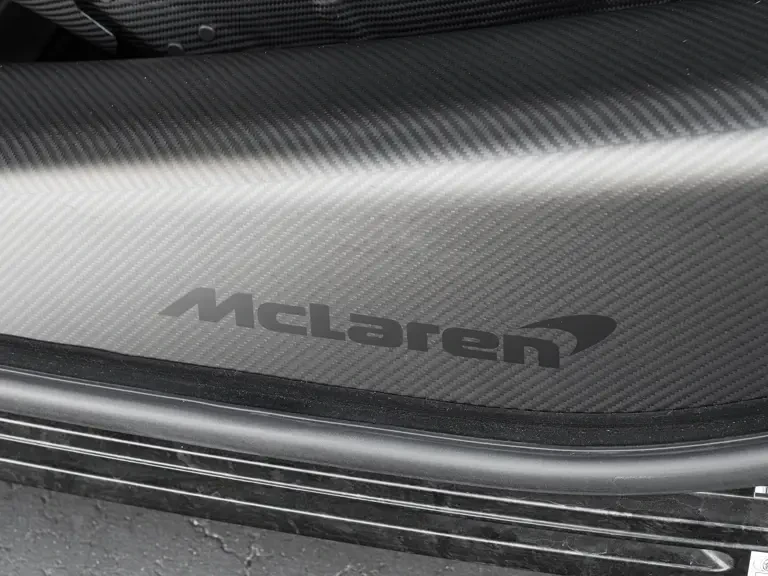 2019 McLaren Senna - Image 27 of 31