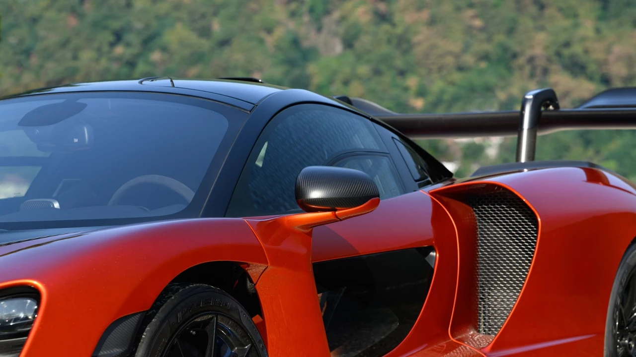 2019 McLaren Senna - Image 28 of 31