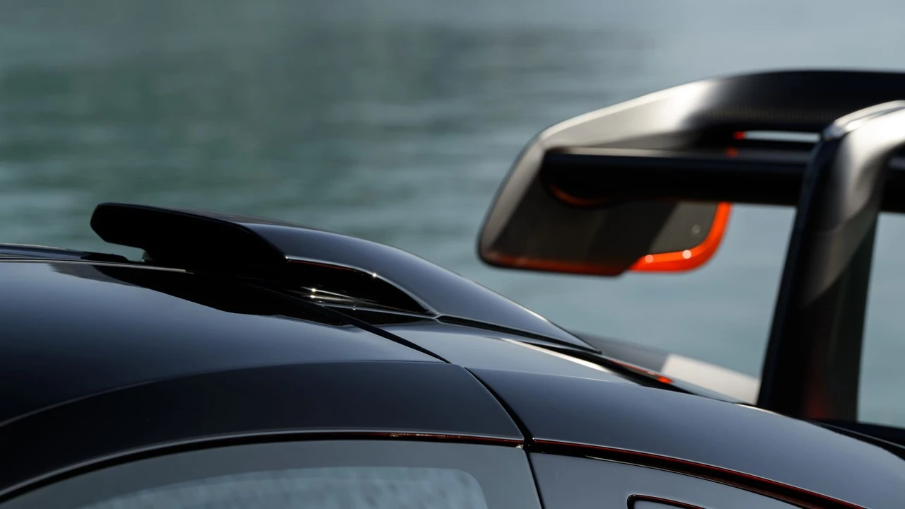 2019 McLaren Senna - Image 29 of 31