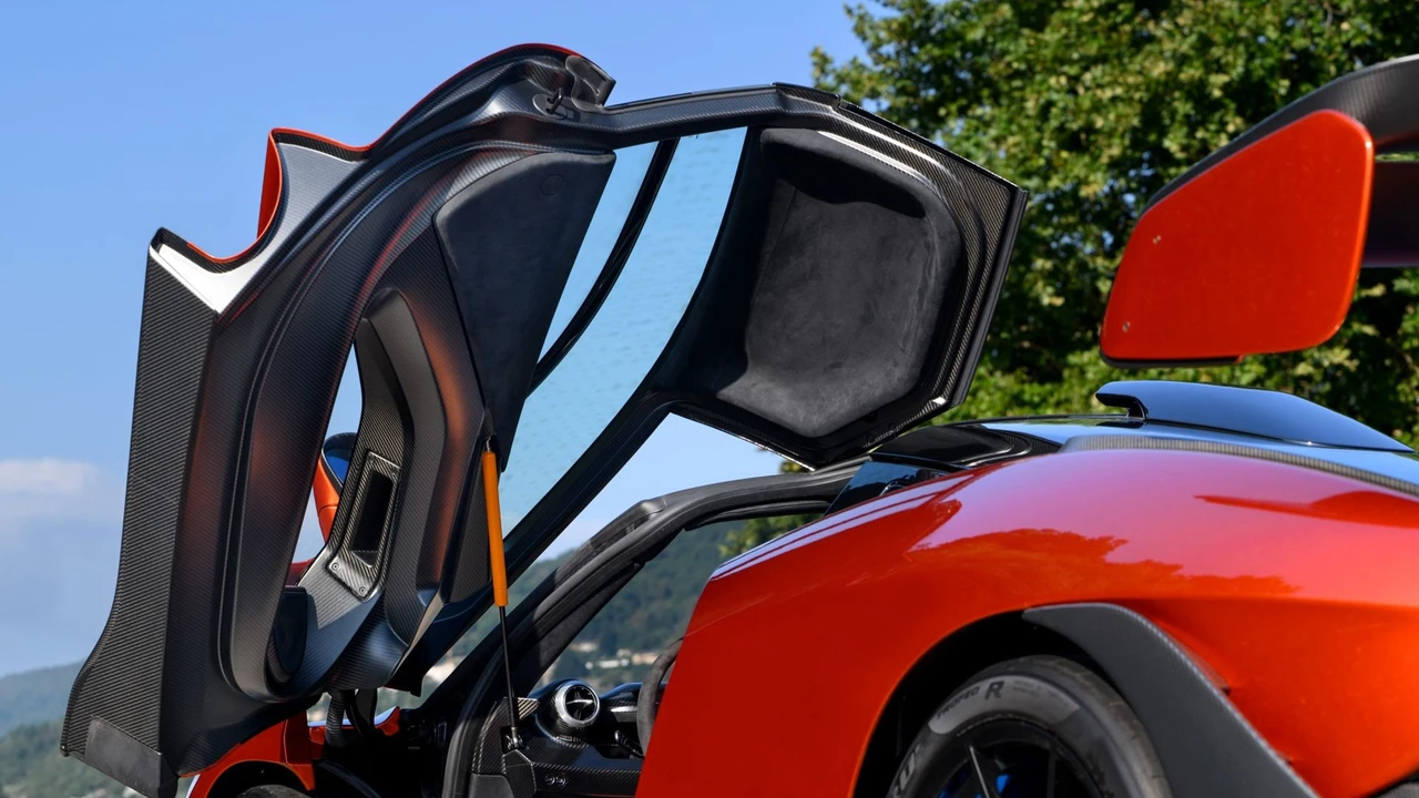2019 McLaren Senna - Image 25 of 31