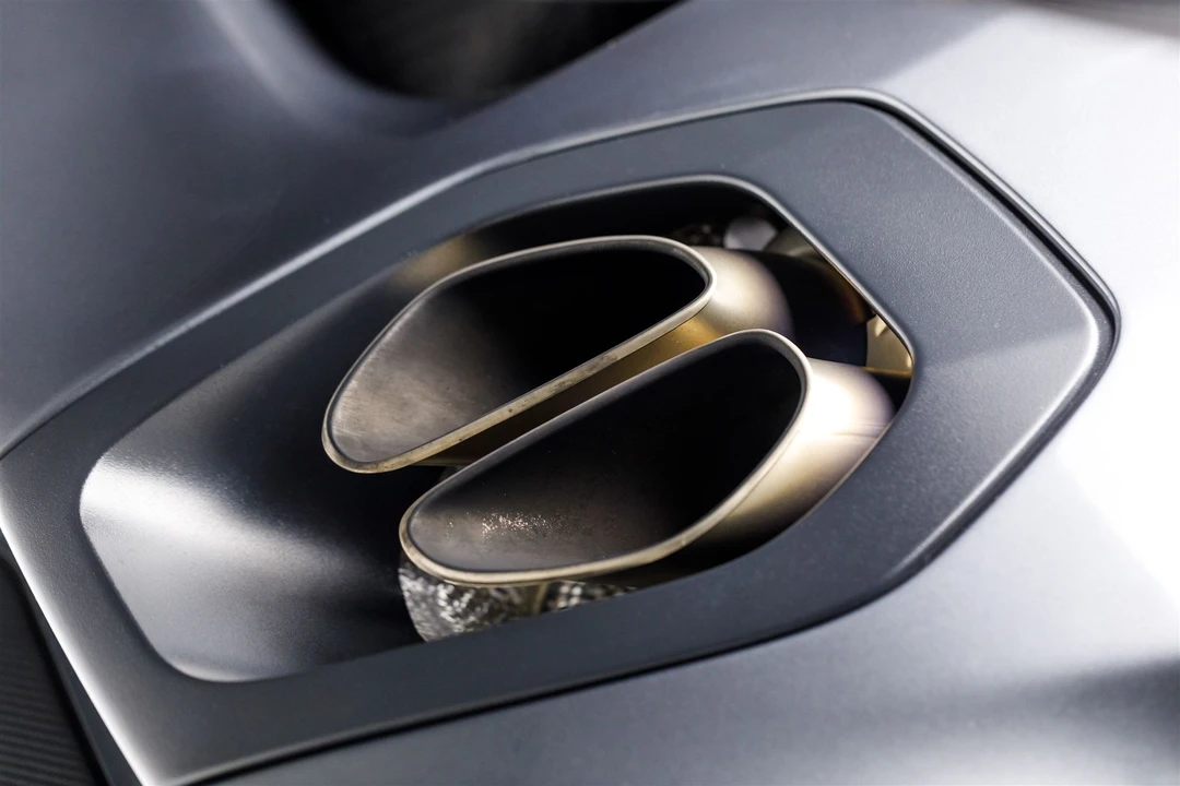 2019 McLaren Senna - Image 13 of 31