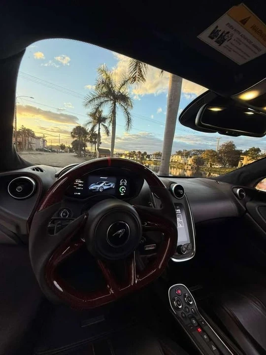 2019 McLaren 570S - Image 8 of 19