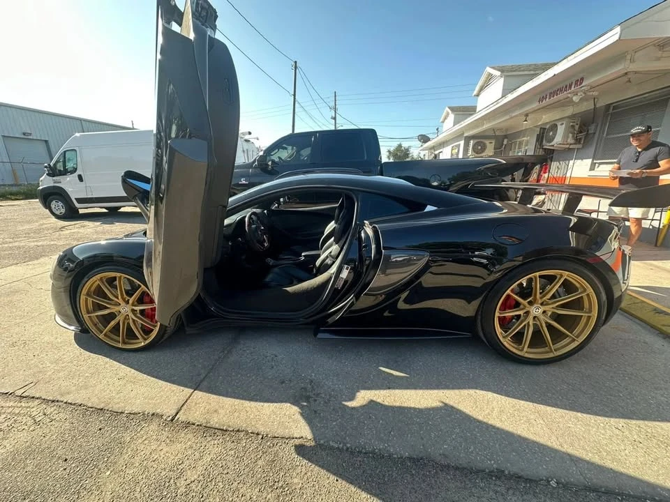 2019 McLaren 570S - Image 8 of 9