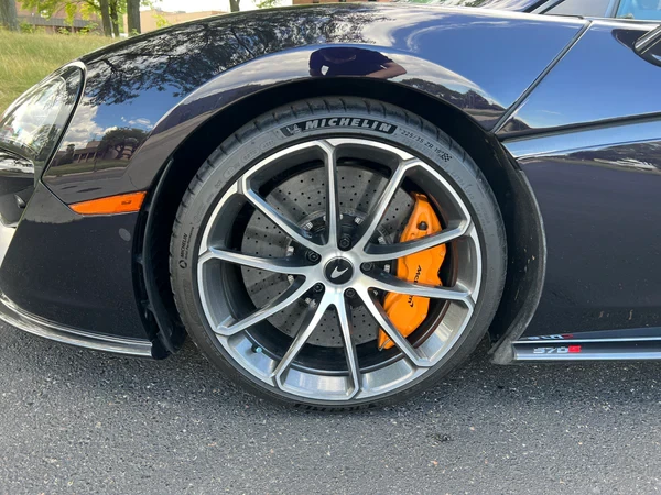 2019 McLaren 570S - Image 9 of 20