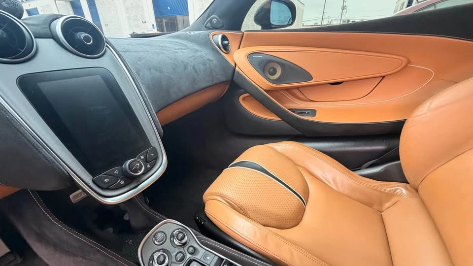 2019 McLaren 570S Spider - Image 14 of 18