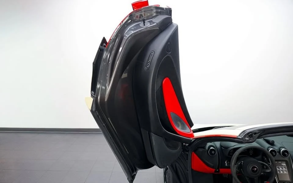 2019 McLaren 570S Spider - Image 17 of 20