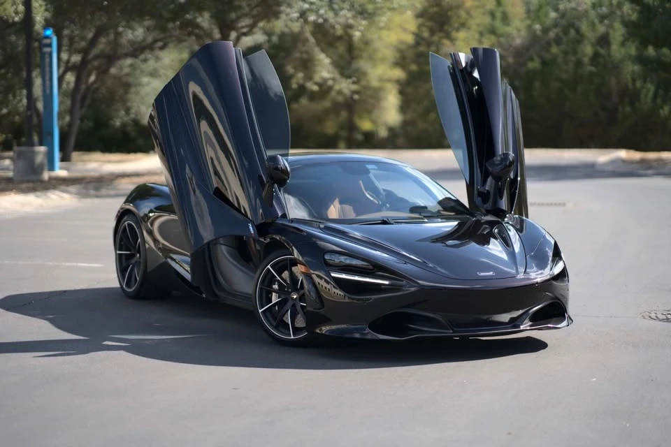 2019 McLaren 720S - Image 2 of 20