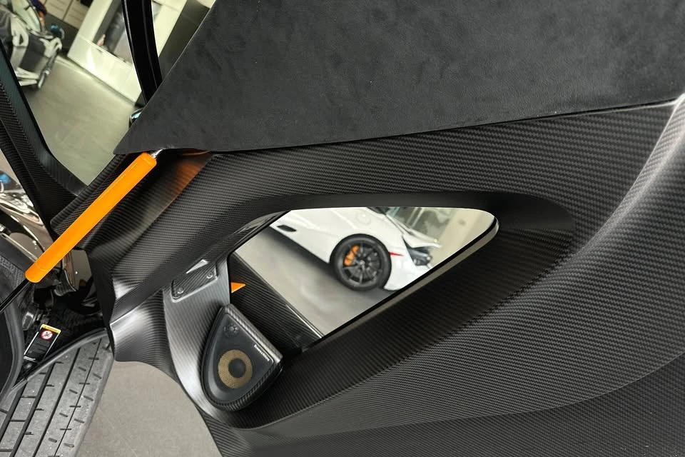 2019 McLaren Senna - Image 15 of 20