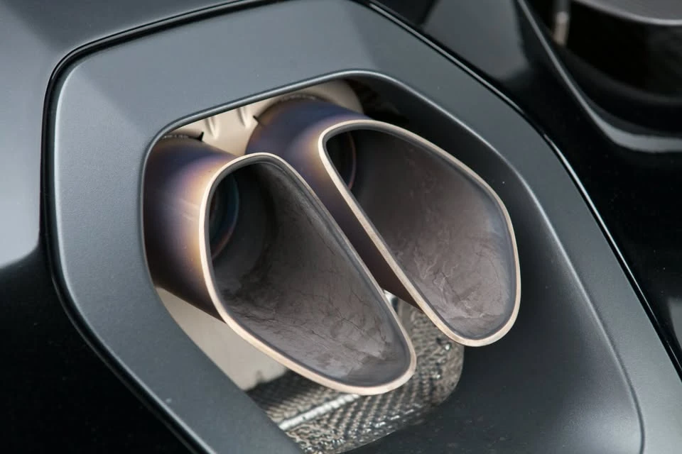 2019 McLaren Senna - Image 9 of 17