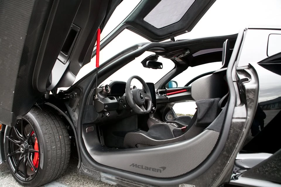 2019 McLaren Senna - Image 11 of 17
