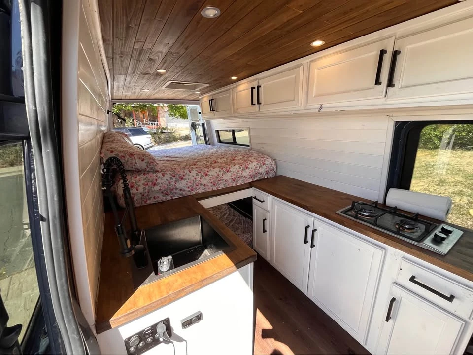 2019 Mercedes-Benz VS30 Sprinter - Image 2 of 11