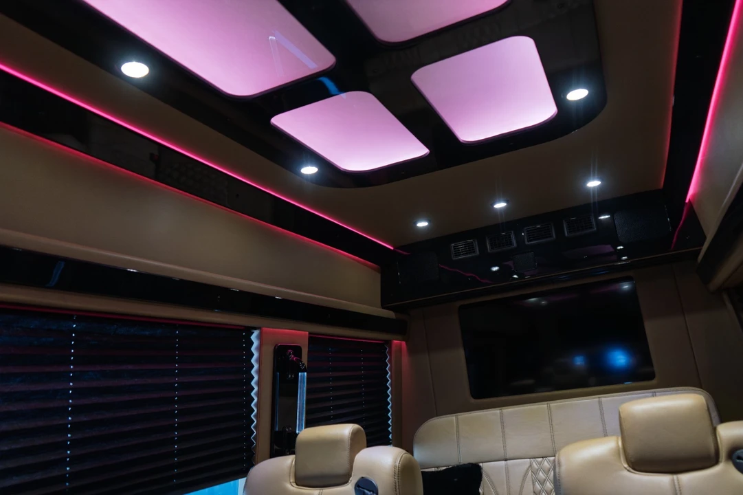2019 Mercedes-Benz VS30 Sprinter - Image 3 of 21