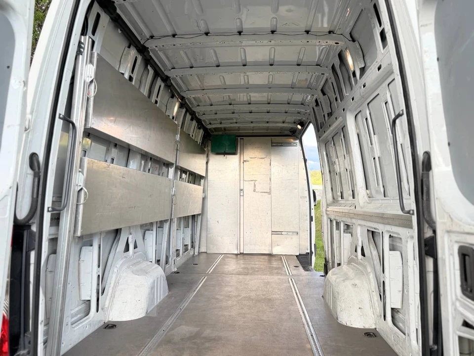 2019 Mercedes-Benz VS30 Sprinter - Image 17 of 24