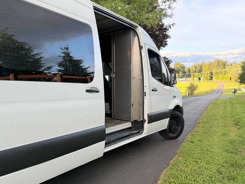 2019 Mercedes-Benz VS30 Sprinter - Image 10 of 24