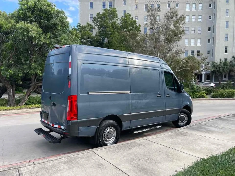 2019 Mercedes-Benz VS30 Sprinter - Image 2 of 20