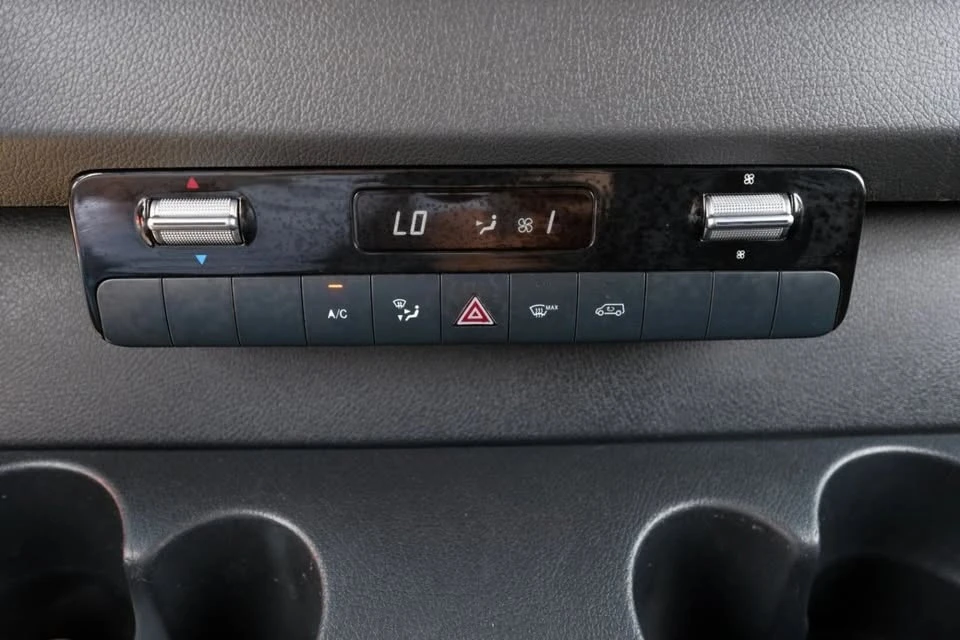 2019 Mercedes-Benz VS30 Sprinter - Image 18 of 19