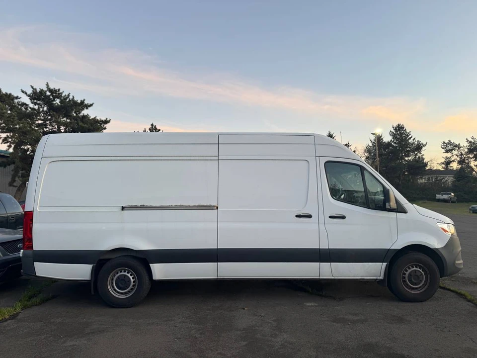 2019 Mercedes-Benz VS30 Sprinter - Image 2 of 19