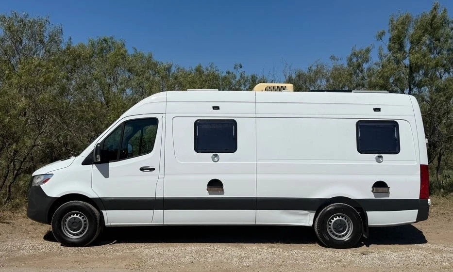 2019 Mercedes-Benz VS30 Sprinter - Image 2 of 21
