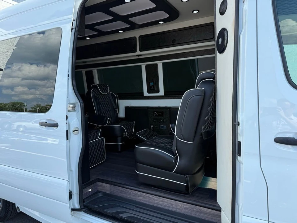 2019 Mercedes-Benz VS30 Sprinter - Image 2 of 12