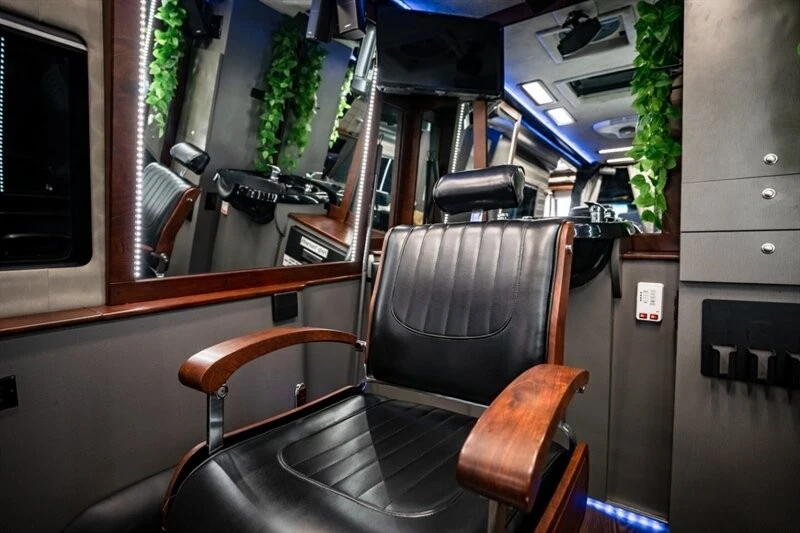 2019 Mercedes-Benz VS30 Sprinter - Image 2 of 21