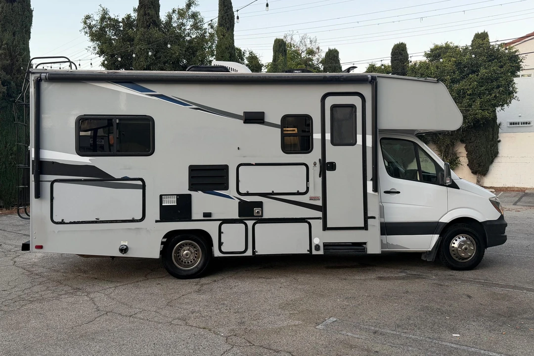 2019 Mercedes-Benz VS30 Sprinter - Image 3 of 31
