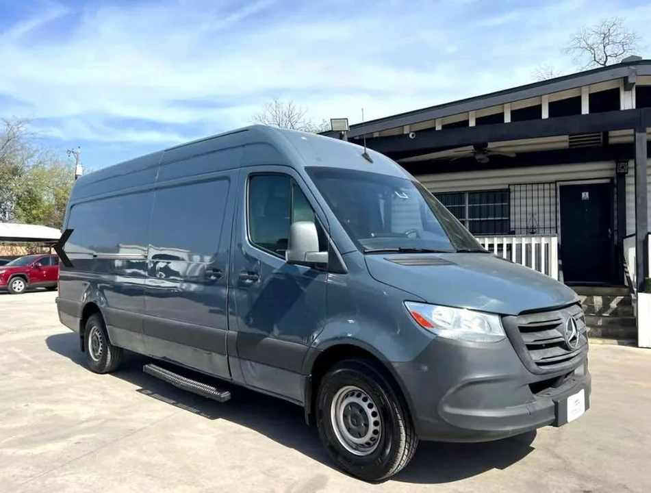 2019 Mercedes-Benz VS30 Sprinter - Image 2 of 10