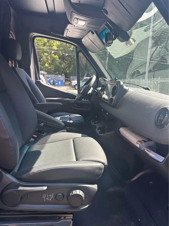 2019 Mercedes-Benz Sprinter - Image 16 of 17