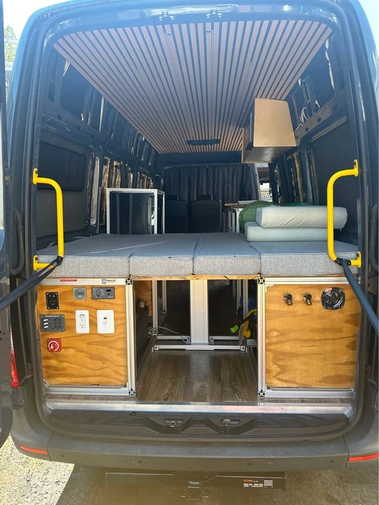 2019 Mercedes-Benz Sprinter - Image 14 of 17