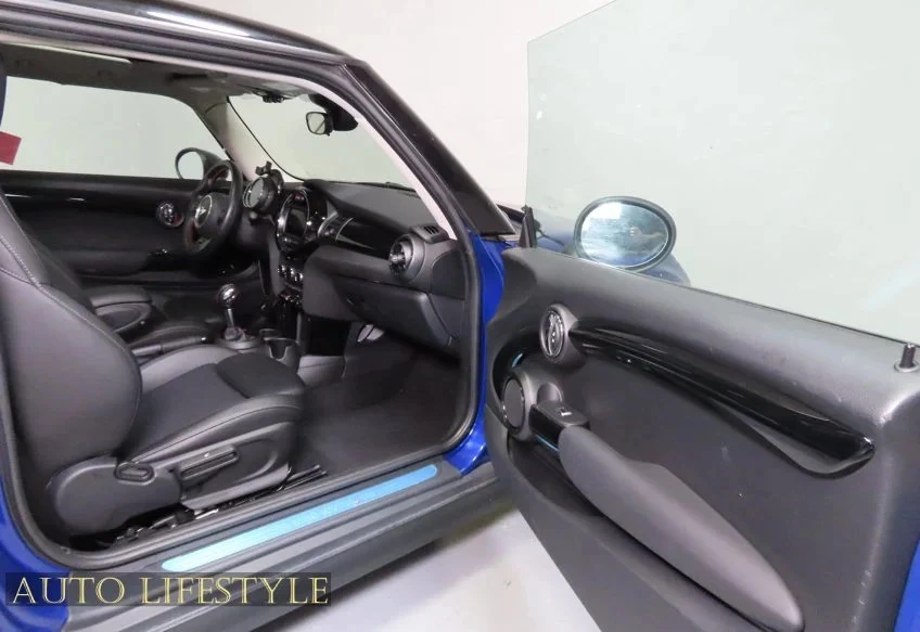 2019 Mini Mini Cooper S 3rd Gen - Image 19 of 31