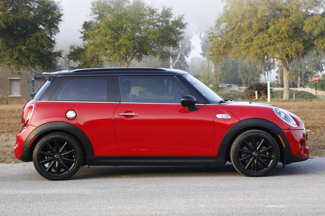 2019 Mini Mini Cooper S 3rd Gen - Image 3 of 25