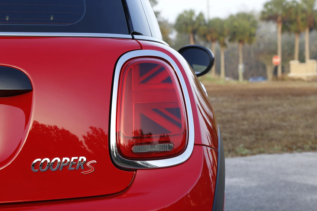 2019 Mini Mini Cooper S 3rd Gen - Image 17 of 25