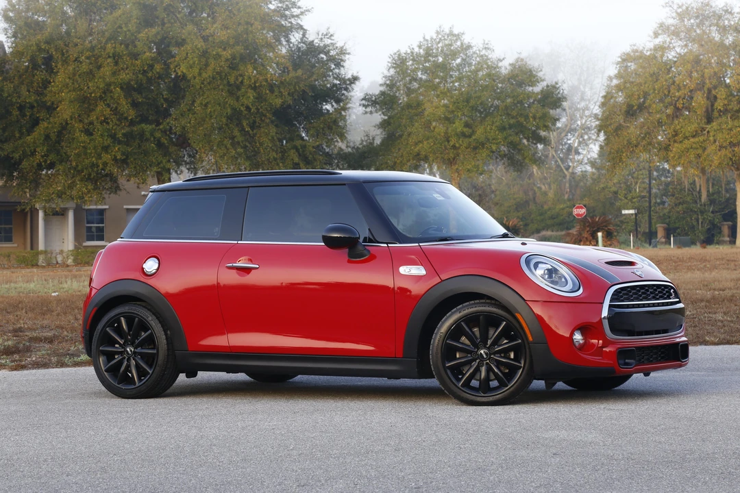 2019 Mini Mini Cooper S 3rd Gen - Image 8 of 25