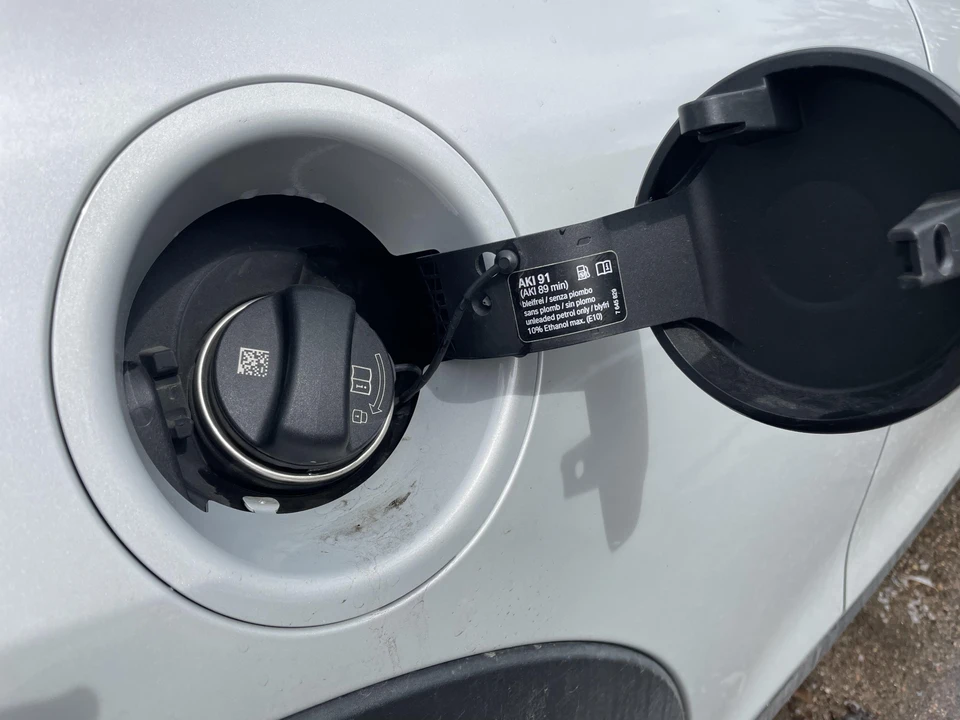 2019 Mini Mini Cooper S 3rd Gen - Image 6 of 13
