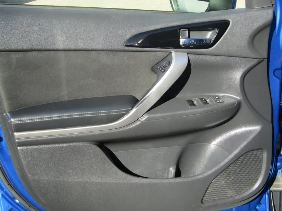 2019 Mitsubishi Eclipse Cross - Image 9 of 19