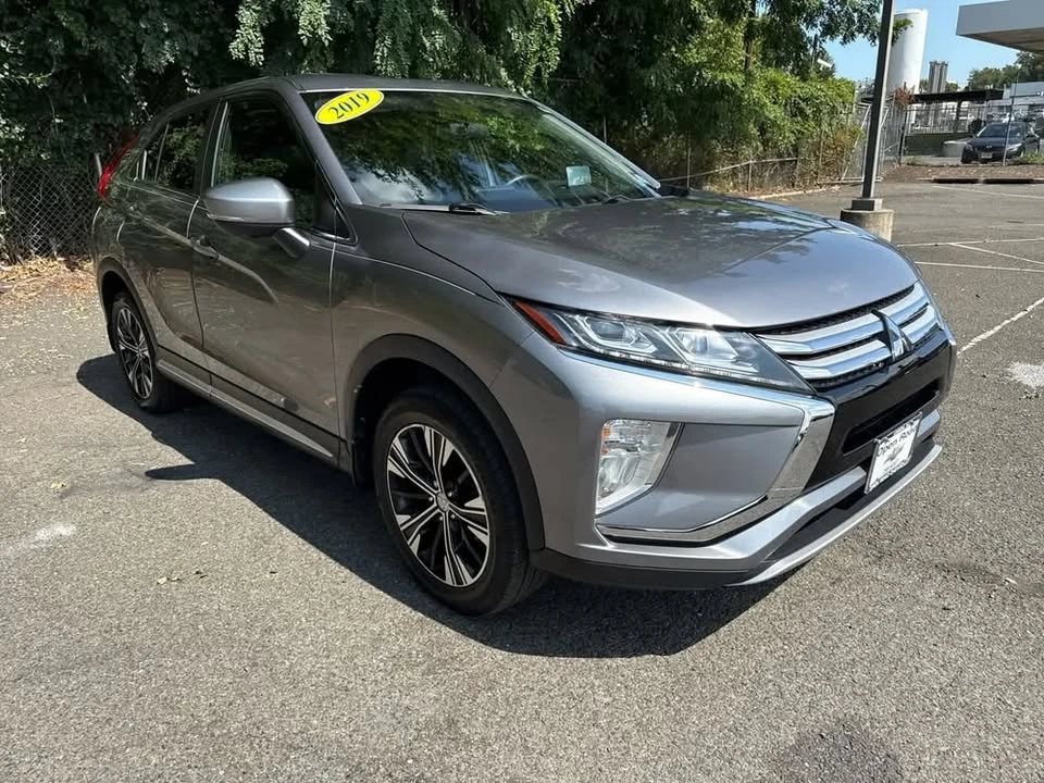 2019 Mitsubishi Eclipse - Image 3 of 17