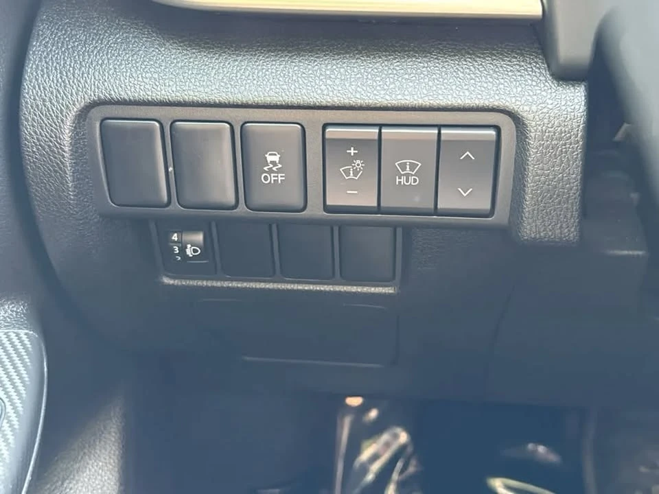 2019 Mitsubishi Eclipse - Image 14 of 17
