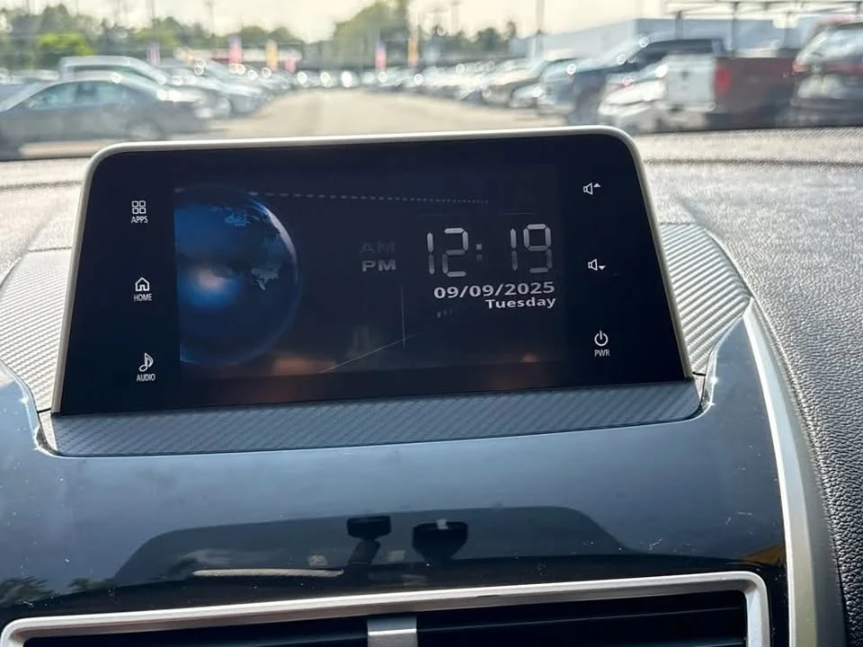 2019 Mitsubishi Eclipse - Image 10 of 17