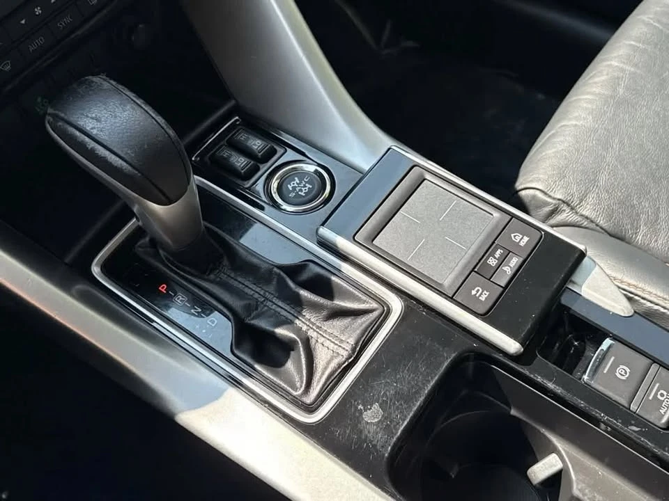 2019 Mitsubishi Eclipse - Image 13 of 17