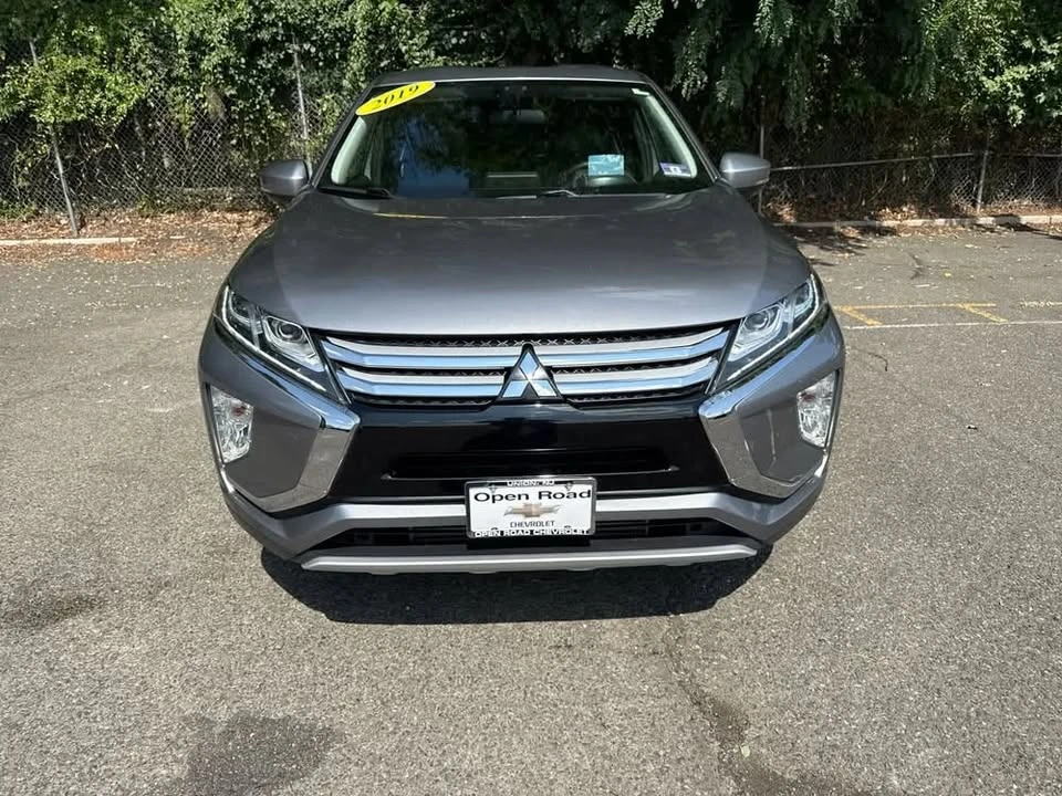 2019 Mitsubishi Eclipse - Image 2 of 17